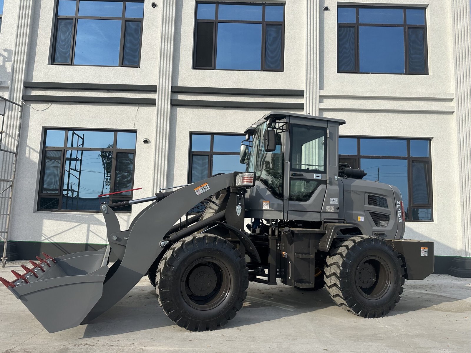 1.5 ton mini to 50 ton crawler excavators with Cummins or Yuchai engines and Kawasaki hydraulics. Best for general earthworks and demolition. Sourced by JEES Global from SANY, XCMG, LiuGong OEMs.